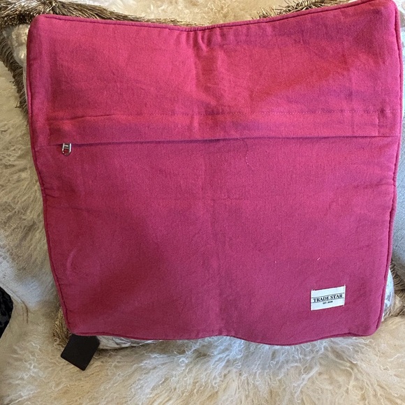 Great woven striped accent pillow. Bright Colors. 18 x 18, Tradestar. - Picture 7 of 9